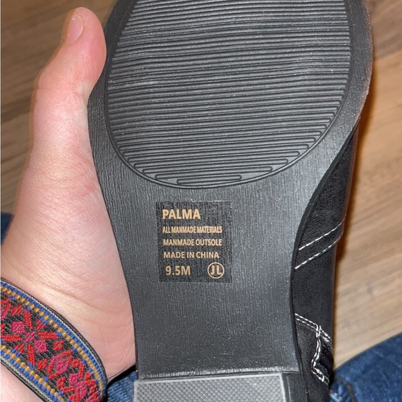 Women’s Cute Western Style Booties Size 9.5 - Picture 3 of 3